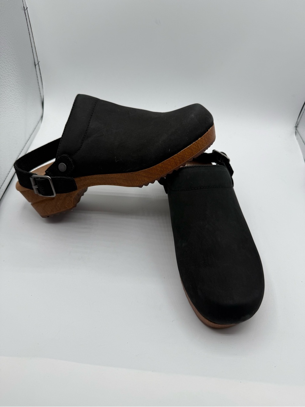 White Mountain Women’s Black Being Clogs Sz 9.5M